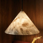 Lampada a sospensione Petal Glow in alabastro ispirata ai fiori di ciliegio