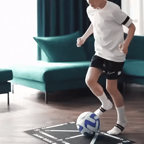 Domácí fotbalová tréninková podložka s video programem pro rozvoj dovedností