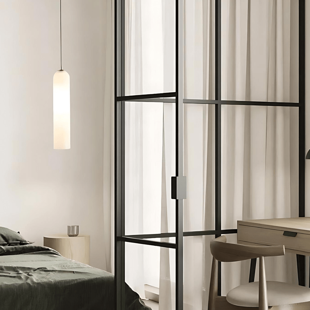 Suspension en verre Liora avec finition en métal poli