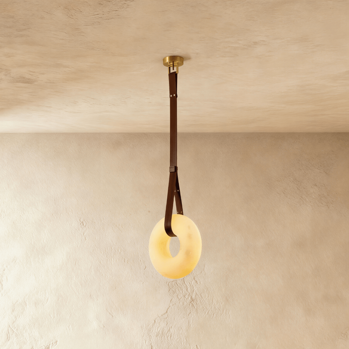 Halo Albast Hanglamp Met Op Maat Gemaakte Leren Bandjes  