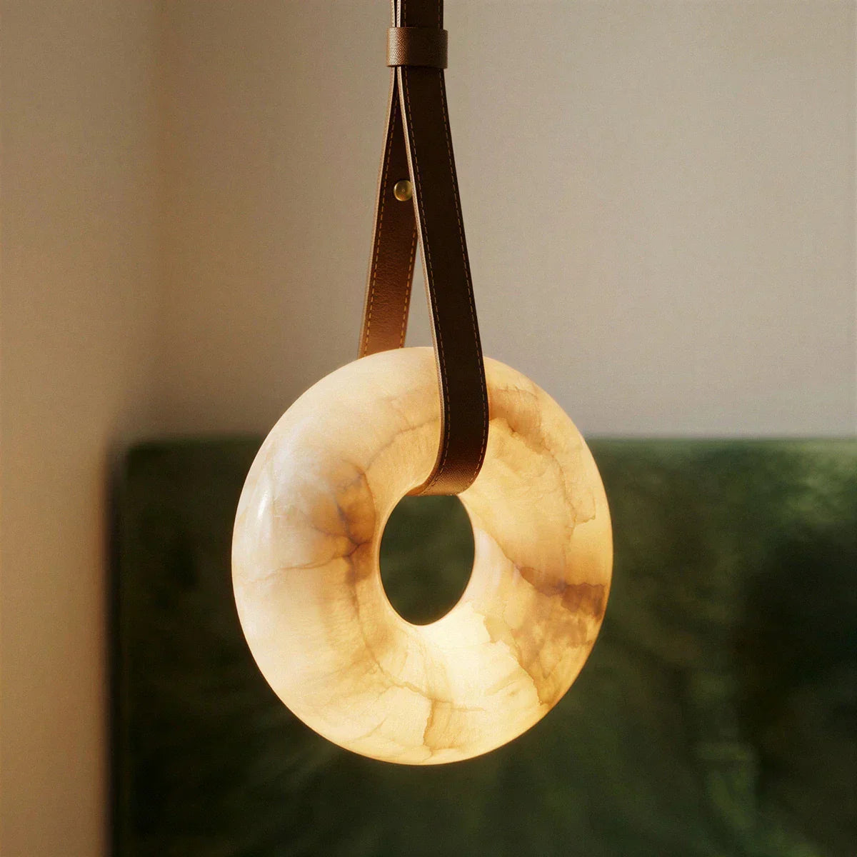 Halo Albast Hanglamp Met Op Maat Gemaakte Leren Bandjes  