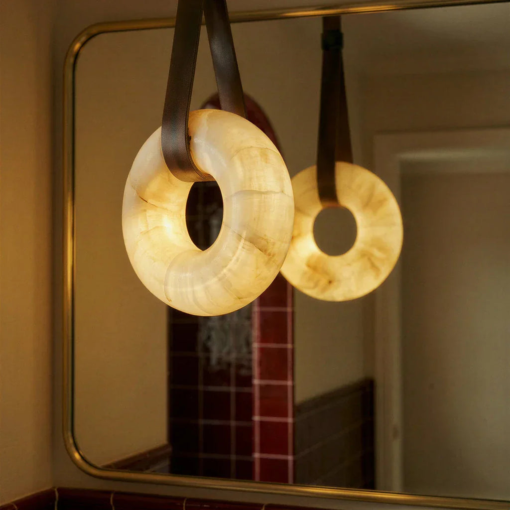 Halo Albast Hanglamp Met Op Maat Gemaakte Leren Bandjes  
