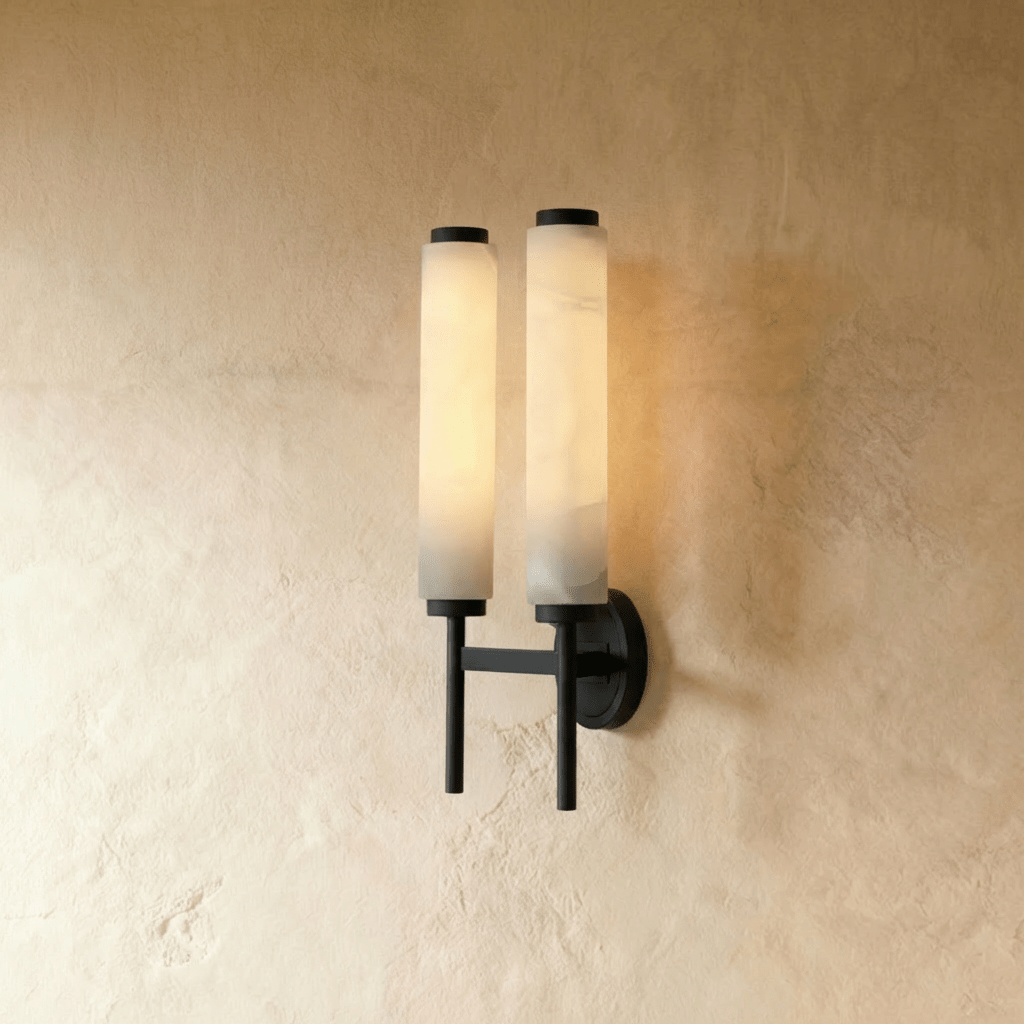 LumenSilk alabastrové vertikální nástěnné světlo pro jemné architektonické osvětlení  