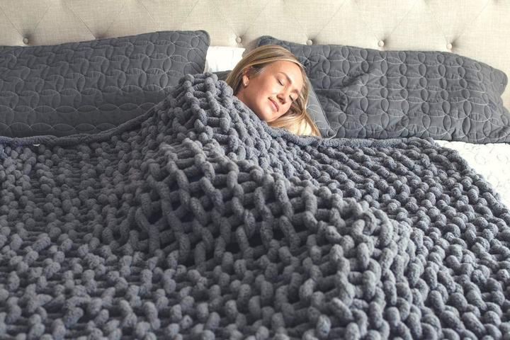 VeloraLoom Chunky Knit Throw Blanket for Sofa & Bed, Warm Soft