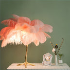 Lampada da terra Feathered Glam con velluto Glow Luxe Interiors