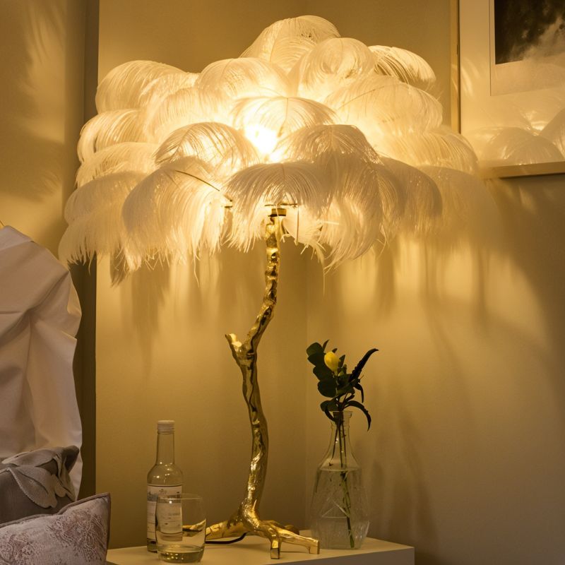 Lampada da terra Feathered Glam con velluto Glow Luxe Interiors