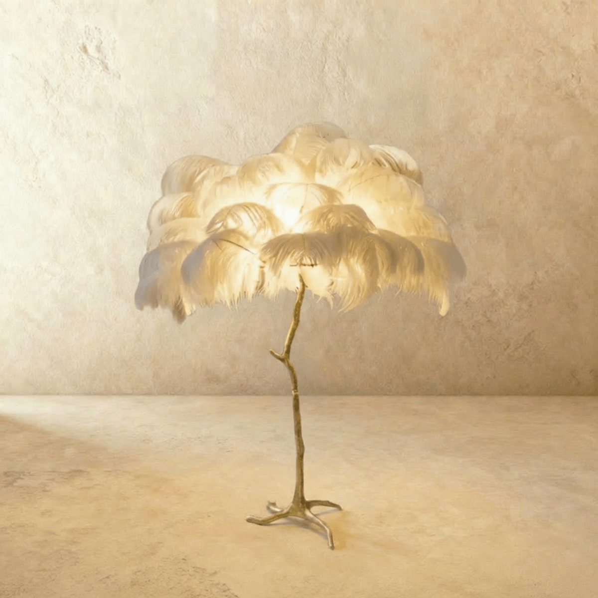 Lampada da terra Feathered Glam con velluto Glow Luxe Interiors