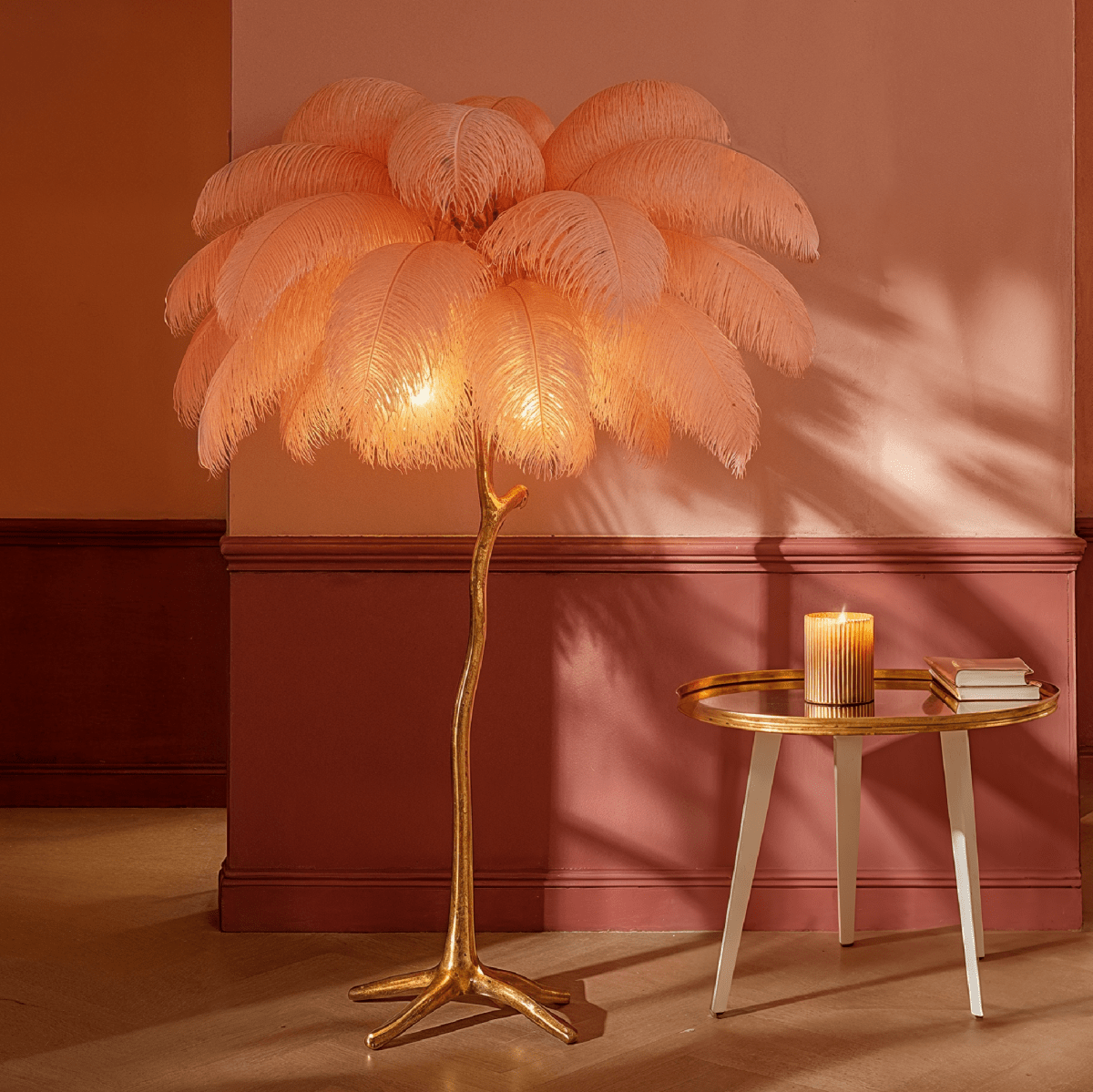 Lampada da terra Feathered Glam con velluto Glow Luxe Interiors
