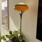 Lampa podłogowa Aurora Nova z kloszem ze szkła do wnętrz w stylu mid-century modern  