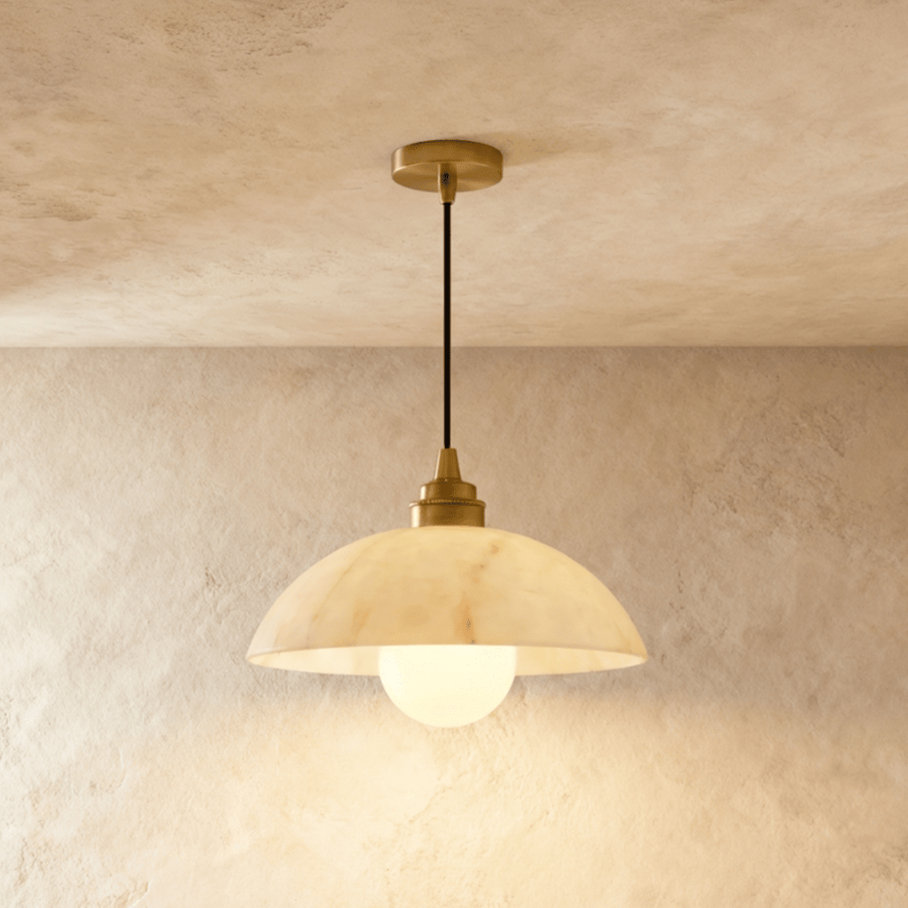 Lampa wisząca Aurora Alabaster Dome z ciepłym, ambientowym światłem