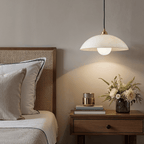 Lampa wisząca Aurora Alabaster Dome z ciepłym, ambientowym światłem
