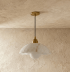 Lampa wisząca Aurora Alabaster Dome z ciepłym, ambientowym światłem