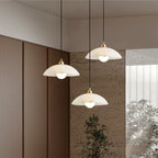 Lampa wisząca Aurora Alabaster Dome z ciepłym, ambientowym światłem