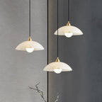Lampa wisząca Aurora Alabaster Dome z ciepłym, ambientowym światłem