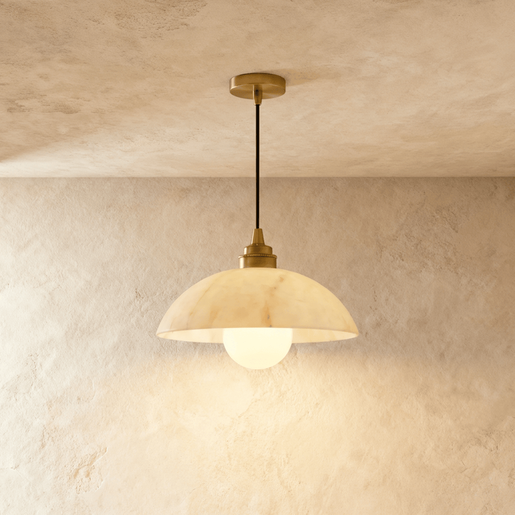 Lampa wisząca Aurora Alabaster Dome z ciepłym, ambientowym światłem