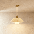 Lampa wisząca Aurora Alabaster Dome z ciepłym, ambientowym światłem