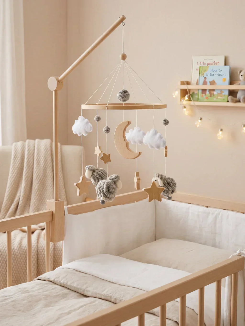Mobile in legno per lettino con pecorelle, per giochi sensoriali e sonno