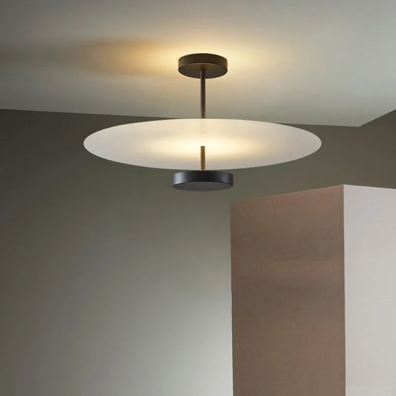 Rund LED-loftslampe fra NordAero med nordisk ringdesign til spisestuer og opholdsrum