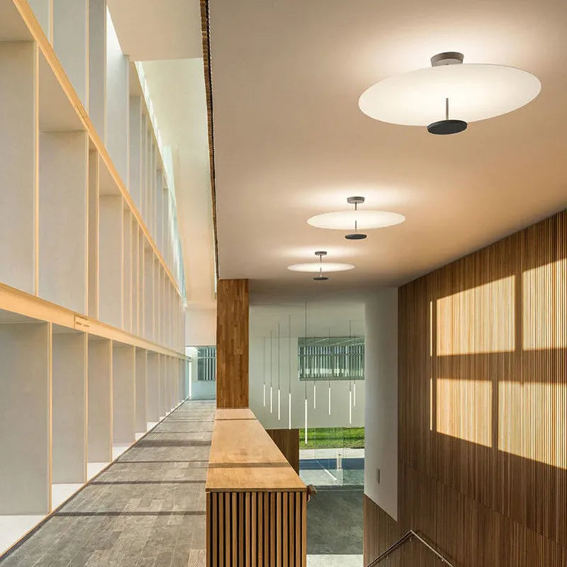Rund LED-loftslampe fra NordAero med nordisk ringdesign til spisestuer og opholdsrum
