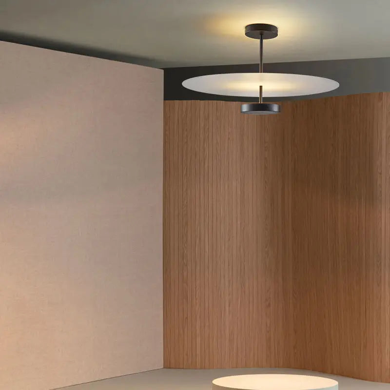 Rund LED-loftslampe fra NordAero med nordisk ringdesign til spisestuer og opholdsrum