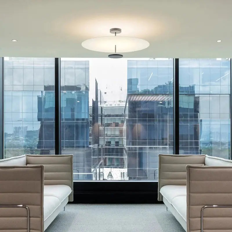 Rund LED-loftslampe fra NordAero med nordisk ringdesign til spisestuer og opholdsrum