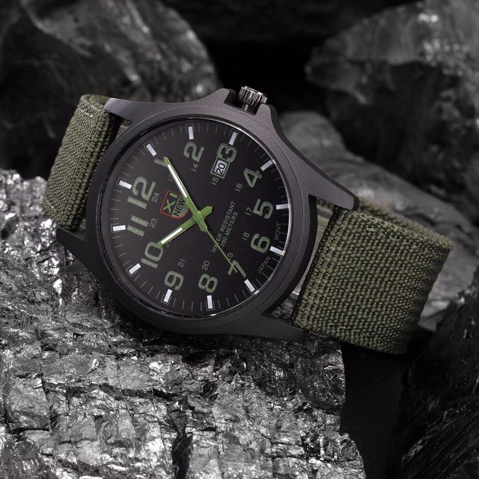 Montre-bracelet tactique AstraGuard, cadran lumineux et boîtier en acier résistant à l’eau