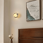 Lámpara de pared Stone Sphere Glow con luz interior cálida de mármol