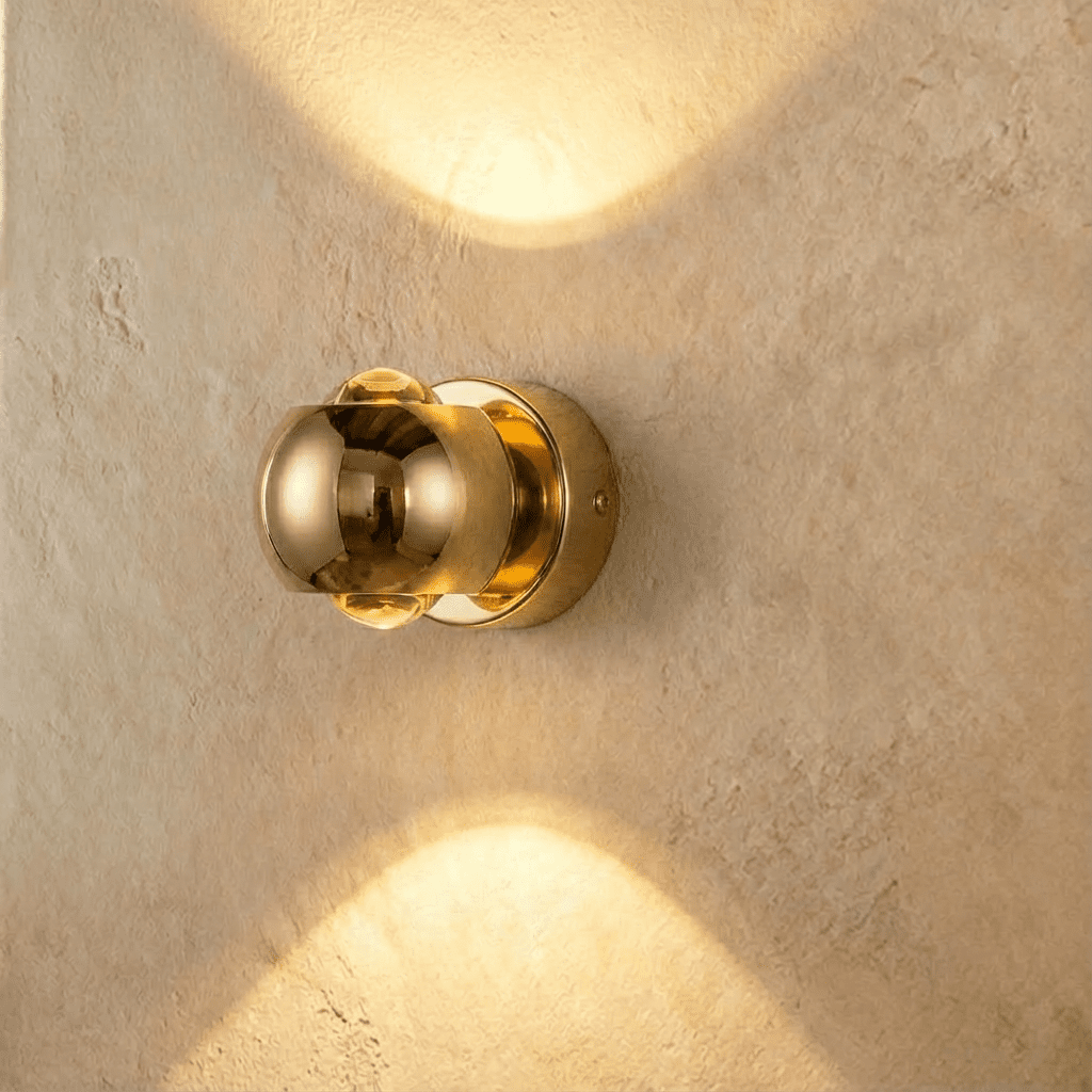 Regulowana lampa ścienna LumaNova do salonów i korytarzy
