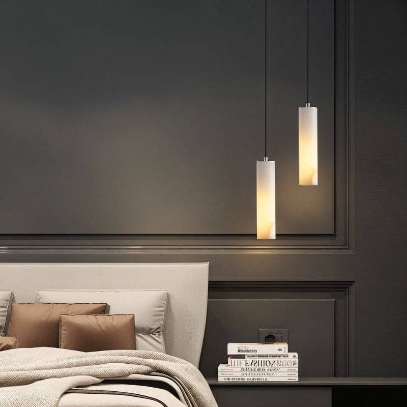 Lampadario a sospensione moderno con cilindri in alabastro e luce soffusa