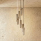 Lampadario a sospensione moderno con cilindri in alabastro e luce soffusa