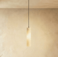 Lampadario a sospensione moderno con cilindri in alabastro e luce soffusa