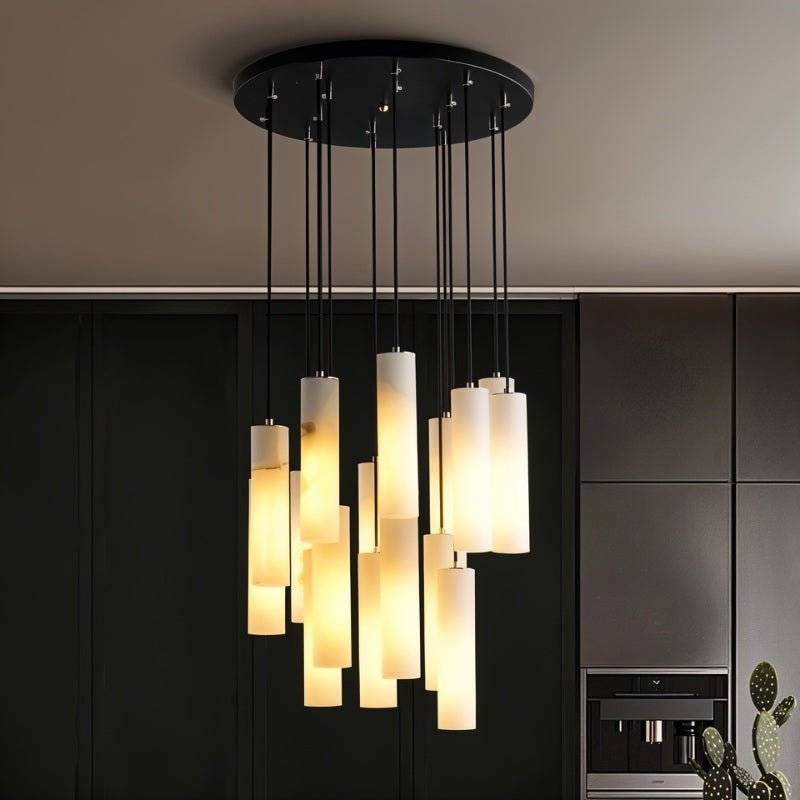 Lampadario a sospensione moderno con cilindri in alabastro e luce soffusa