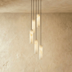 Lampadario a sospensione moderno con cilindri in alabastro e luce soffusa