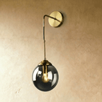 Klasická nástěnná lampa HorizonAura s moderním ambientním osvětlením  
