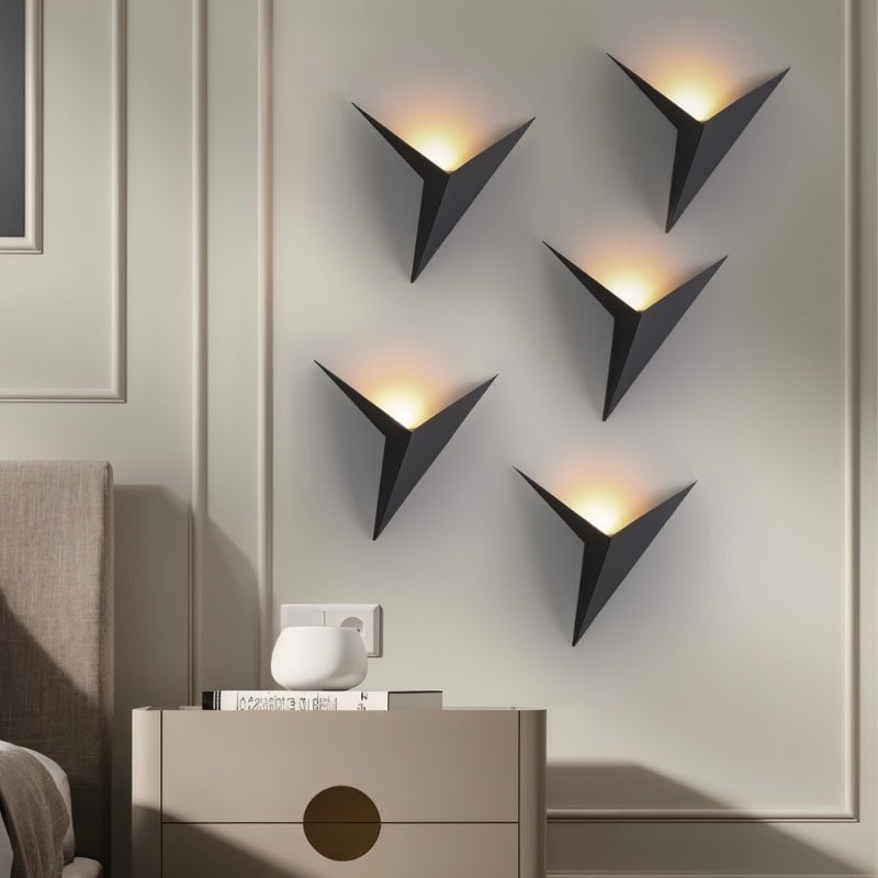 Luz de Parede Minimalista NovaLine com Três Acabamentos Metálicos para Casas Modernas