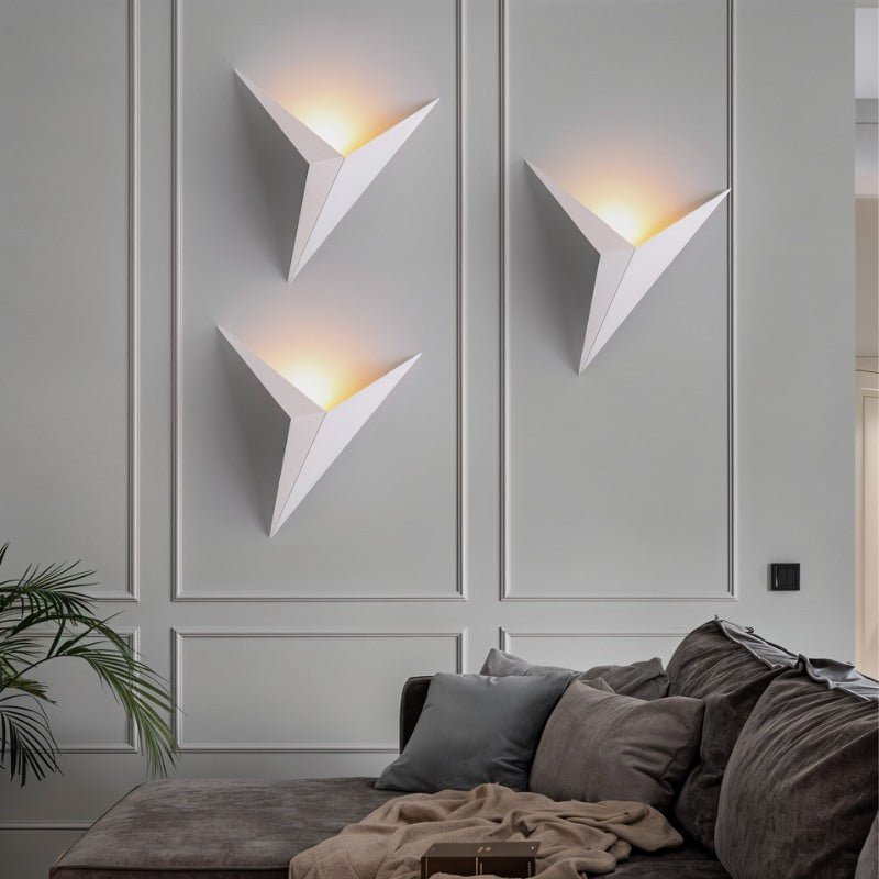 Luz de Parede Minimalista NovaLine com Três Acabamentos Metálicos para Casas Modernas