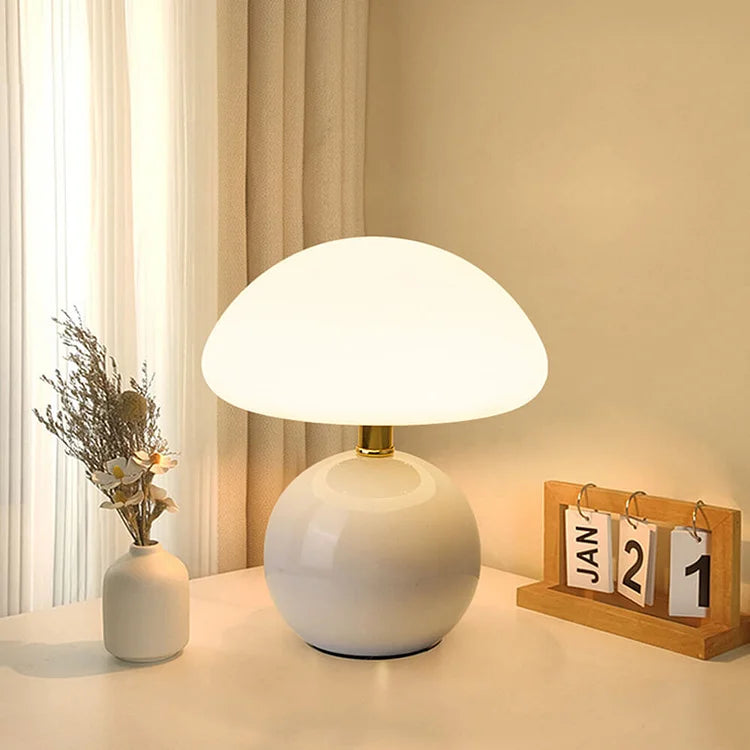 Lyvara crème-kleurige keramische paddenstoel-tafellamp in Bauhaus-stijl