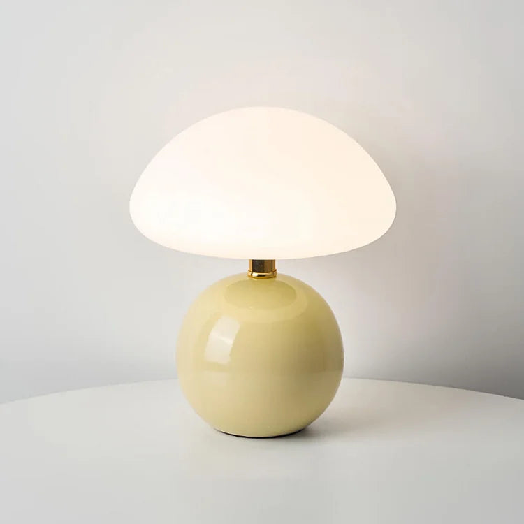 Lyvara crème-kleurige keramische paddenstoel-tafellamp in Bauhaus-stijl