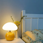 Lyvara crème-kleurige keramische paddenstoel-tafellamp in Bauhaus-stijl