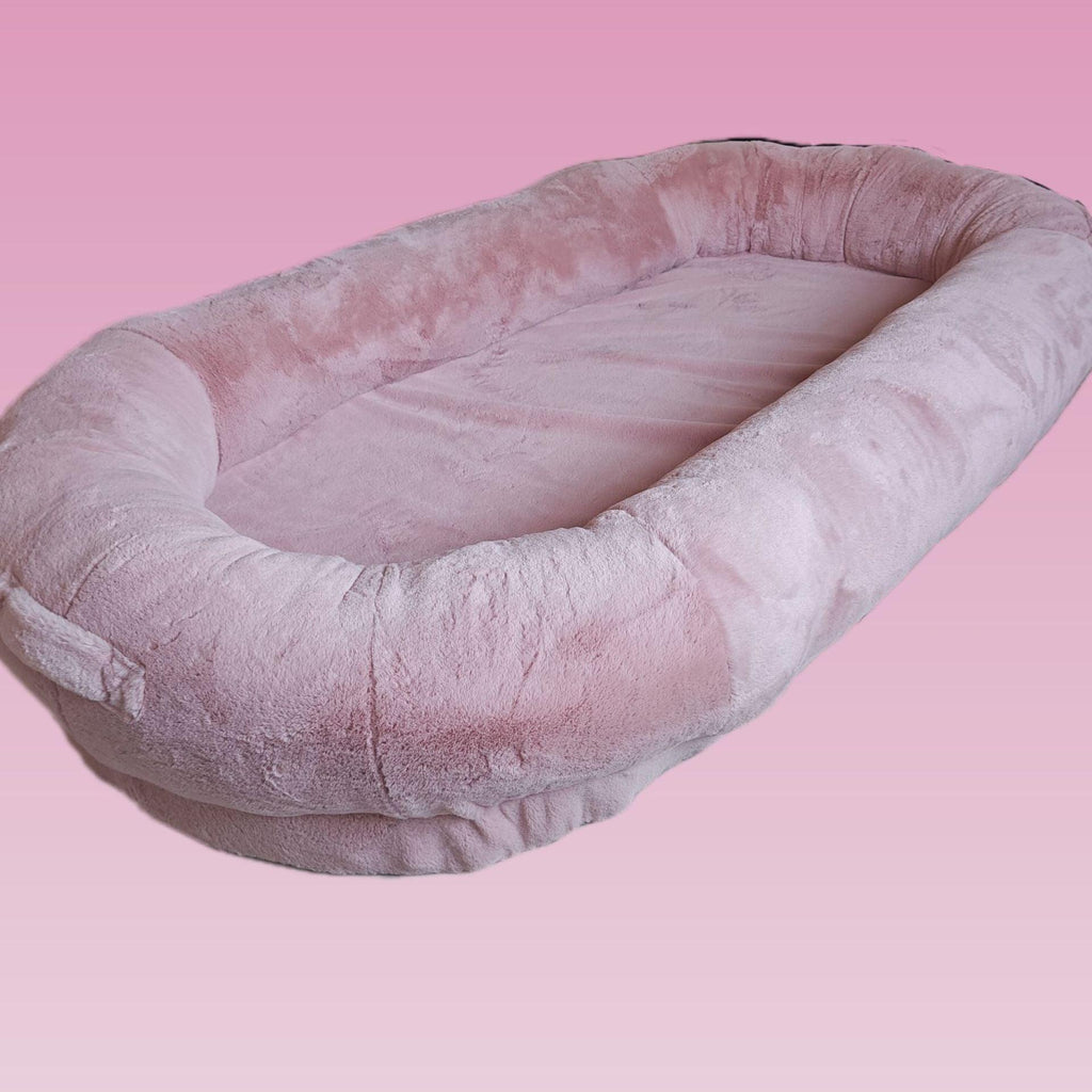 Le lit pour chien humain, une chaise longue confortable pour les humains du monde entier | Fioriscas