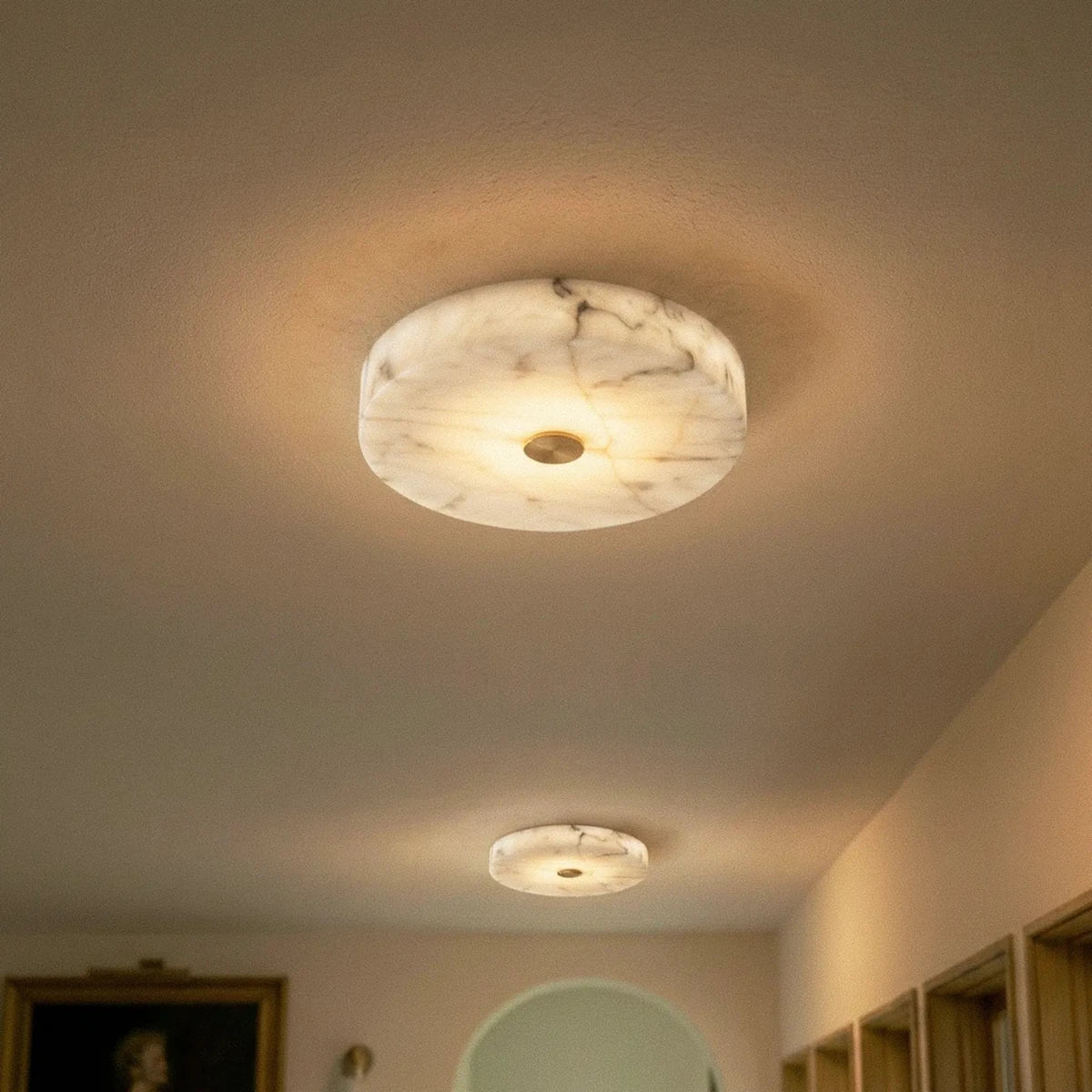 Stropní svítidlo Luma Vein Alabaster s měděným akcentem