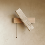 Lampada da parete Emberwood in travertino con tonalità calda del legno