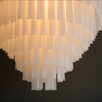 Candeeiro de Teto Lumara em Ferro Cromado para Iluminação Aconchegante da Sala