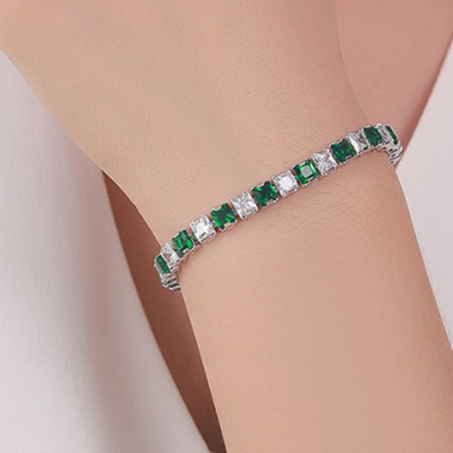 AstraLuxe Unisex Bracelet with Sparkling Zirconia Chain Design