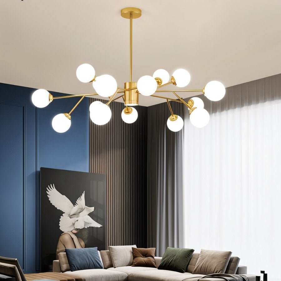 Arcadia Luxe ljuskrona i guld- eller svart aluminiumfinish för mysig atmosfär