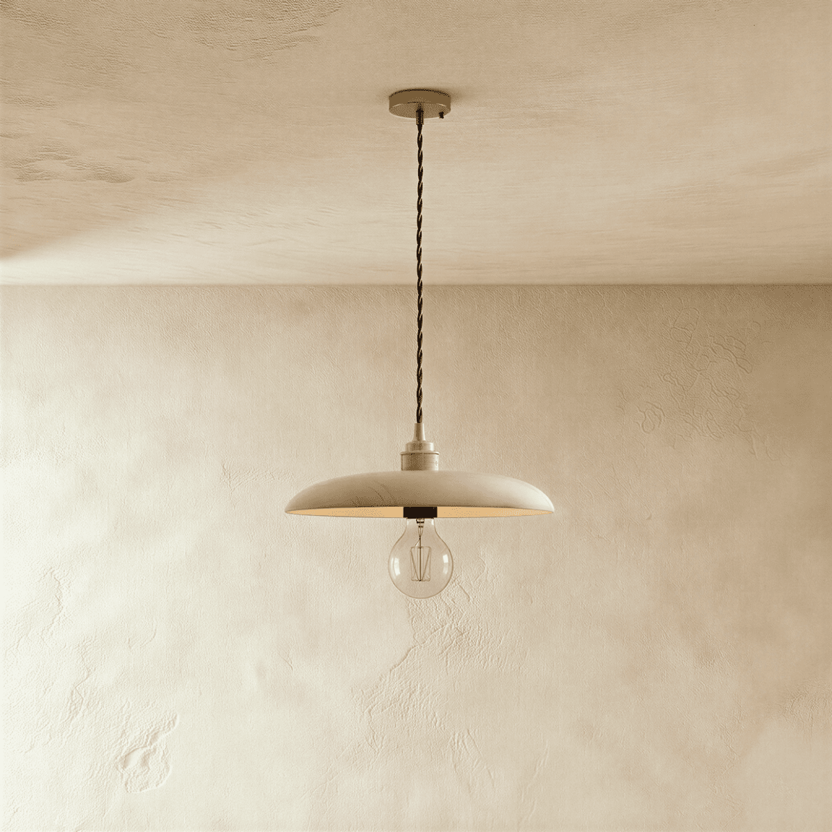 Lampada a sospensione WoodLumen a cupola con accenti in ottone e luce calda