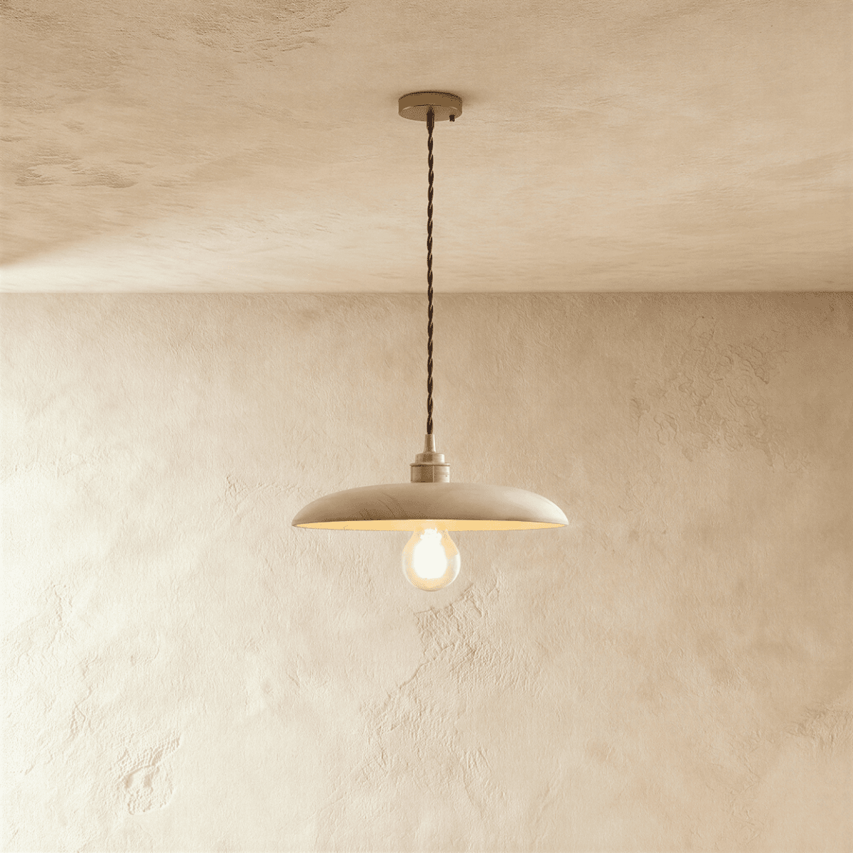 Lampada a sospensione WoodLumen a cupola con accenti in ottone e luce calda
