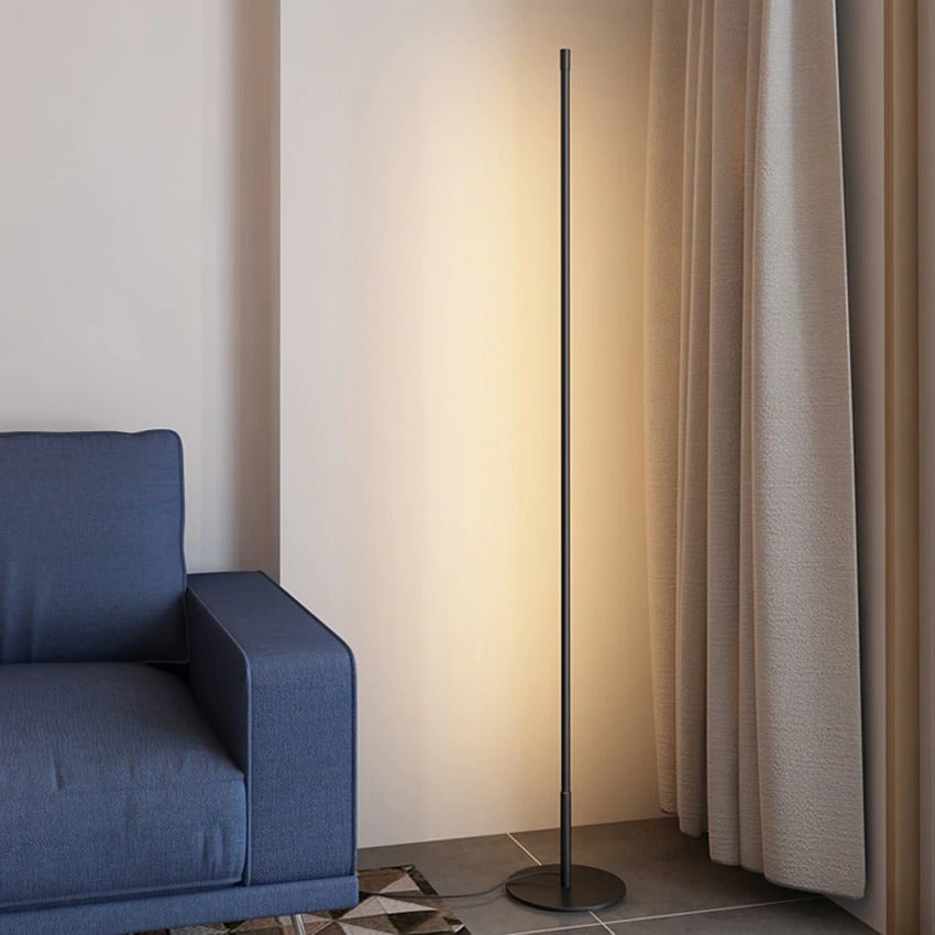 מנורת רצפה דקה מאלומיניום עם LED, בגוונים חמים, לבנים ובמצבי עמעום