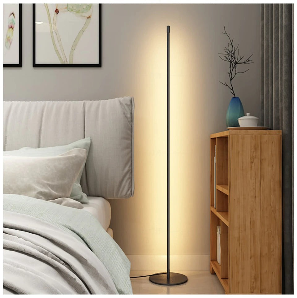 מנורת רצפה דקה מאלומיניום עם LED, בגוונים חמים, לבנים ובמצבי עמעום