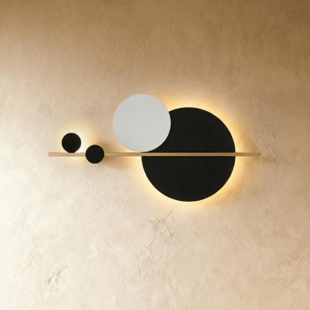 Lampada da parete Auric Onyx con accenti dorati di lusso e design moderno